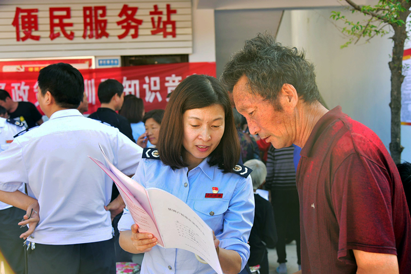 嵩县国税局到帮扶村开展脱贫攻坚政策培训活动